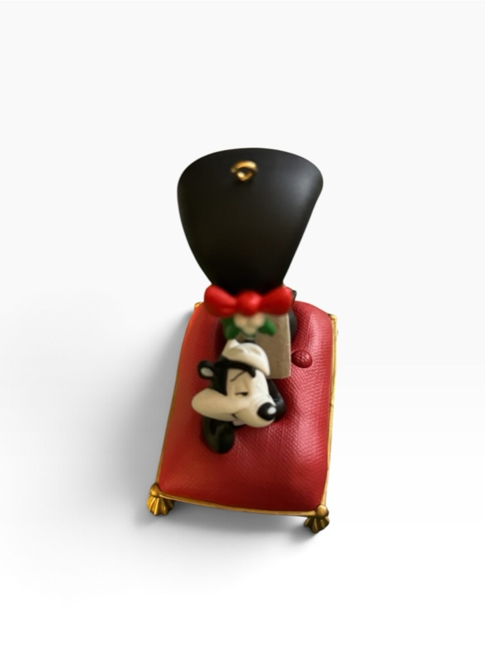 Merry Kiss-mas Pepe Le Pew Looney Tunes Christmas Ornament - Black & Red - Picture 9 of 9